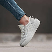 Белые женские замшевые кеды Vans Old Skool Overt Plus CC