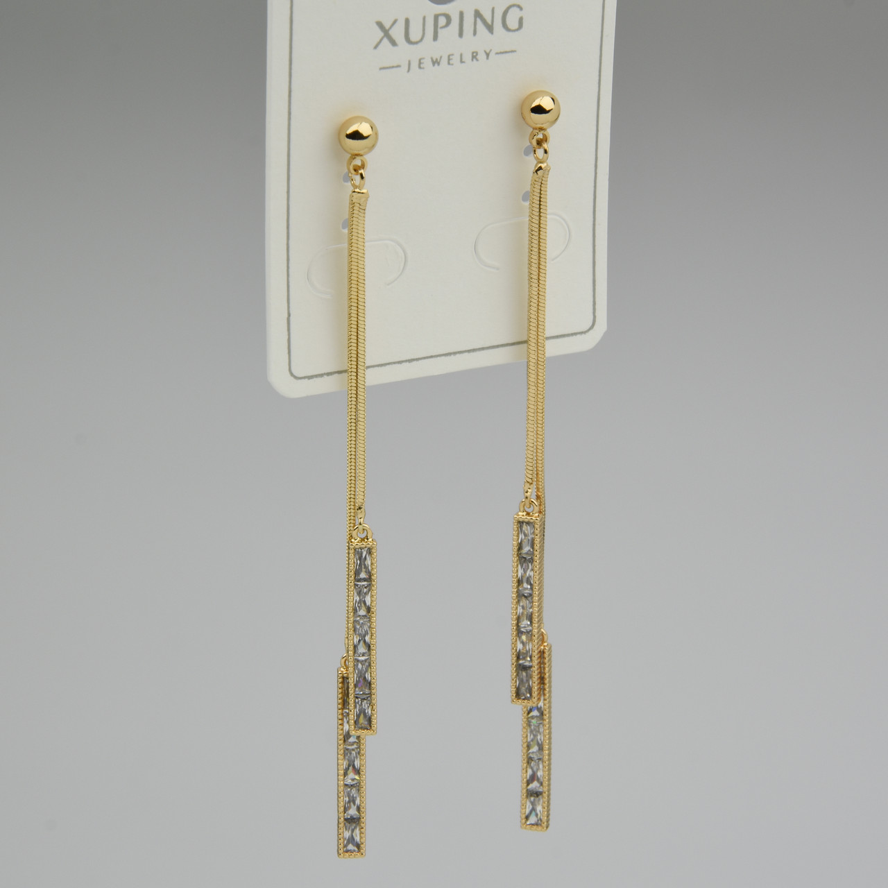 Серьги женские золотистого цвета Xuping Jewelry гвоздики пуссеты висюльки с белыми кристаллами размер 80х4 мм