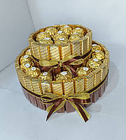 Подарунок мамі солодкий двоярусний торт з цукерок Ferrero Merci подарунок чоловіку дружині на день народження