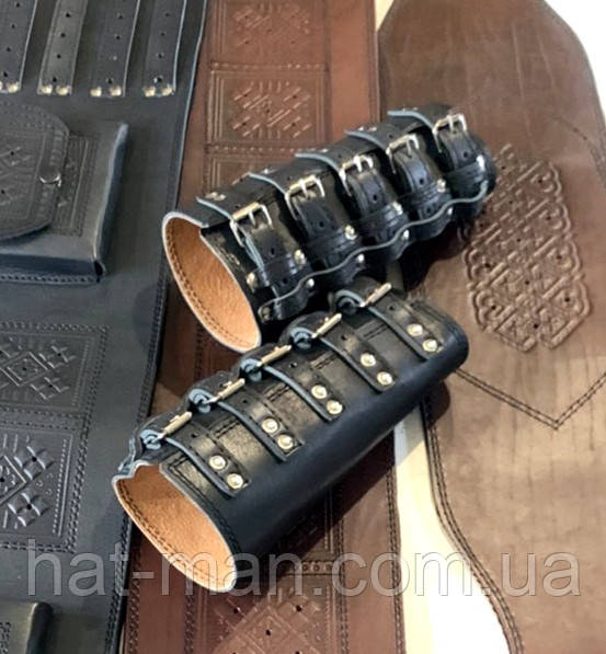 Напульсник широкий зі шкіри, на пряжках