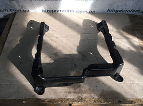 Кронштейн під сидіння Volkswagen Touareg NF 7P0881677B