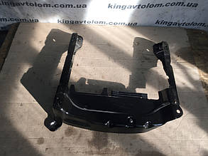 Кронштейн під сидіння Vokswagen Touareg NF 7P0881678B