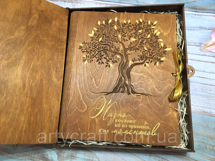 Фотоальбом в дерев'яній коробці "Дерево життя" із золотими елементами (аркуші А4 або 31х24 см)