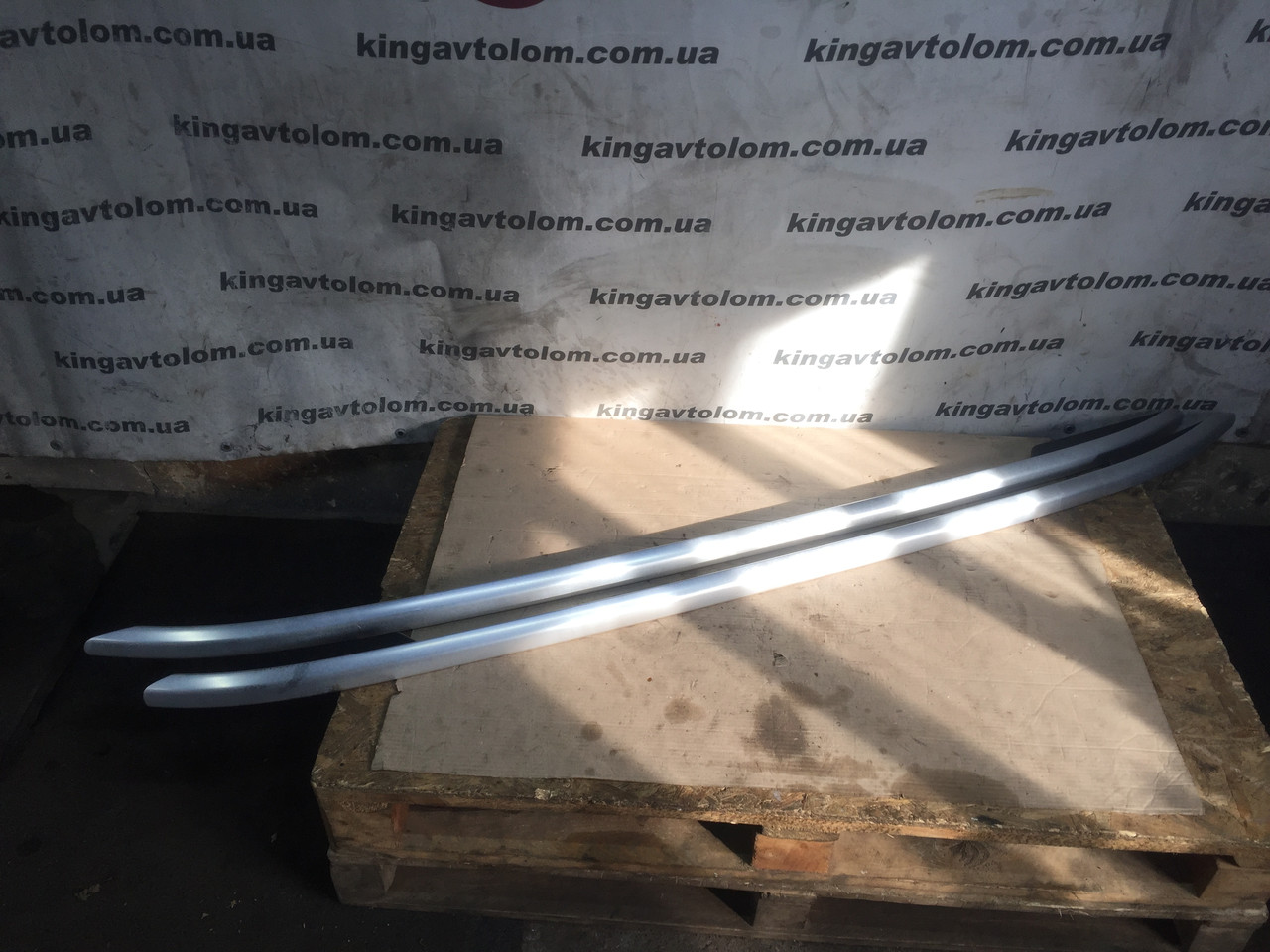 Рейлінг на дах правий Volkswagen Touareg NF 7P6860044BSTY, фото 1