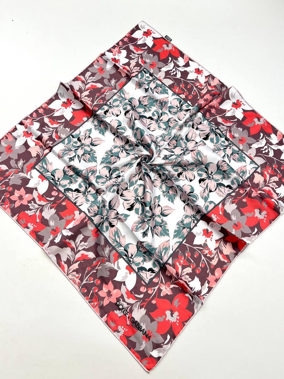 Шовкова брендова хустка Dolce Gabbana квіти 90*90 см червона ручна обробка краю