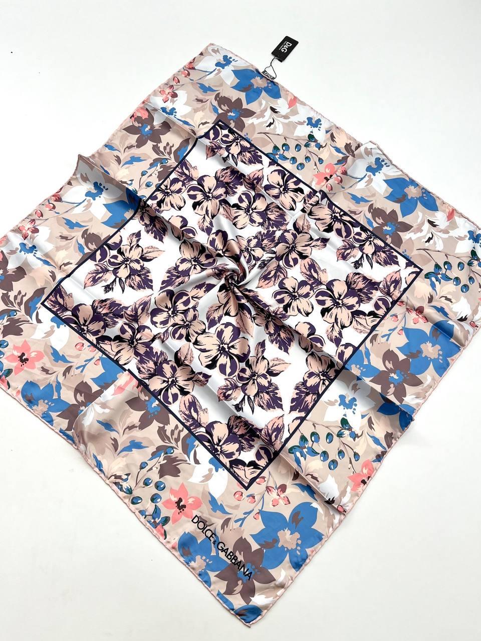 Шовкова брендова хустка Dolce Gabbana квіти 90*90 см бежева ручна обробка краю