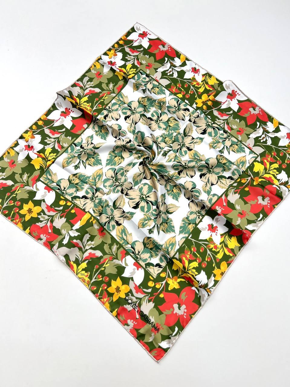 Шовкова брендова хустка Dolce Gabbana квіти 90*90 см оливкова ручна обробка краю