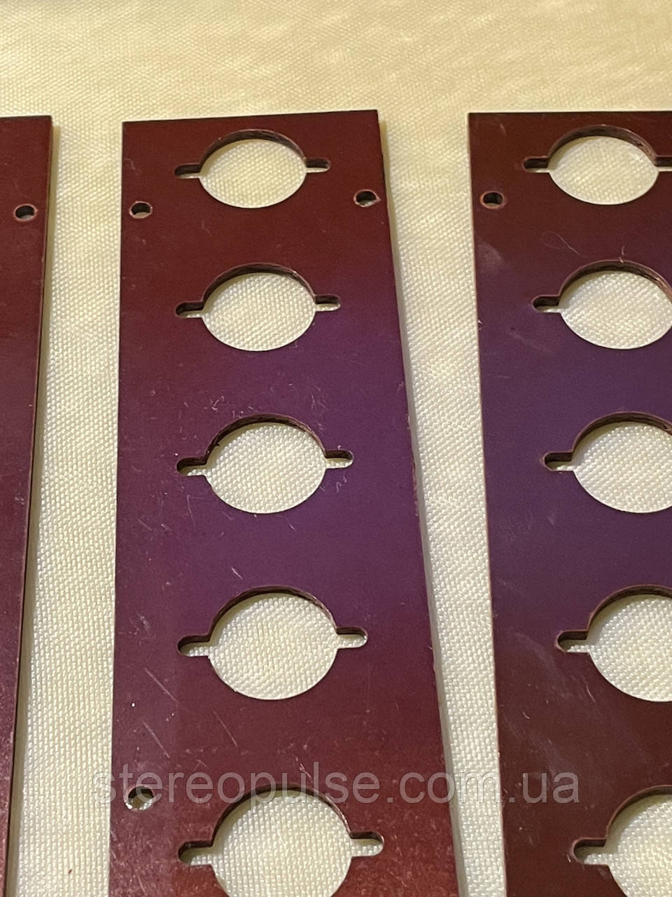 Каркас кріплення конденсаторів 160 х 48 х 2.5мм .