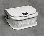 Шкіряна квадратна жіноча сумка, біла сумочка з тисненим орнаментом "Сварога", сумка через плече, фото 4