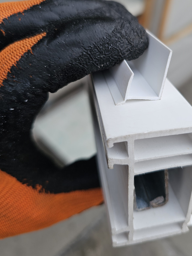 Стартовий ПВХ-профіль для гіпсокартону самоклейка