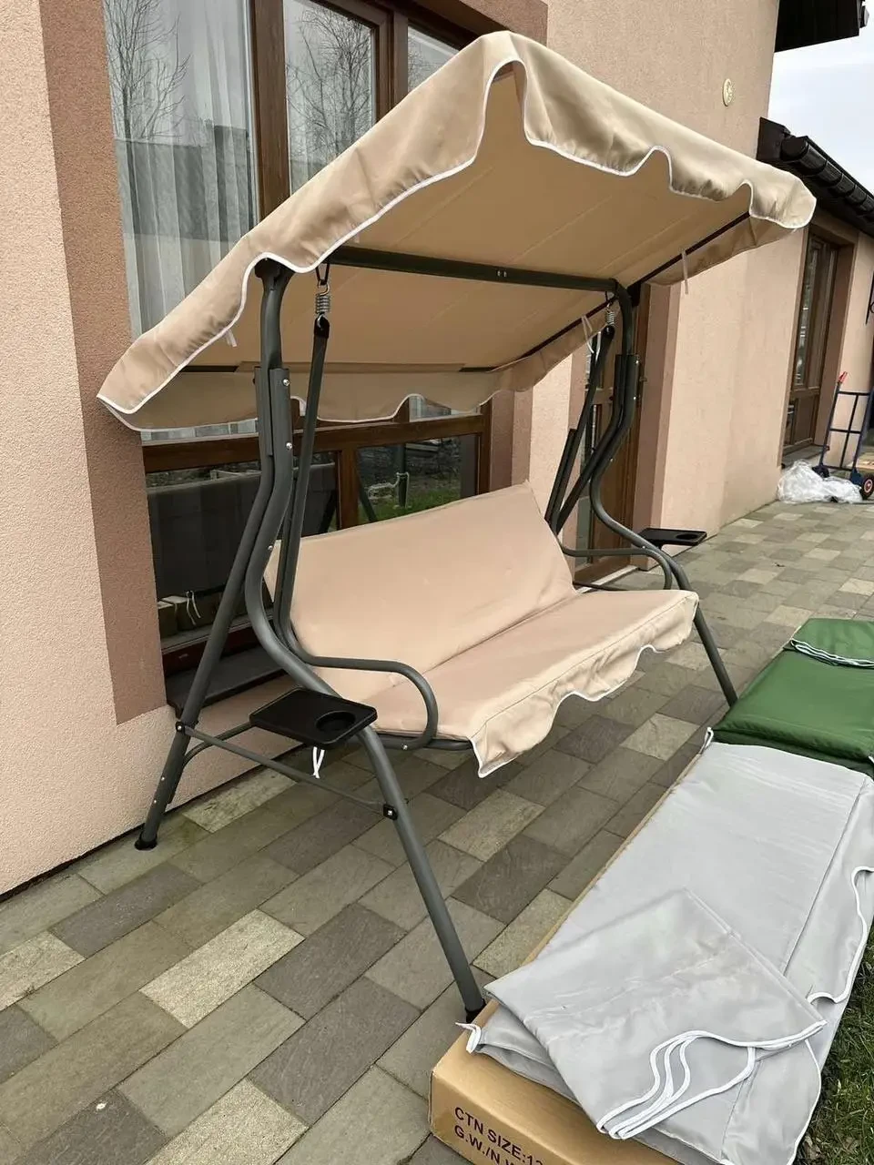 Садовая качеля с навесом GardenLine LUX трехместная с подстаканником ...