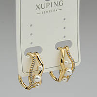 Сережки кафи жіночі золотистого кольору Xuping Jewelry з білими стразами та перлинками розмір 20х9 мм
