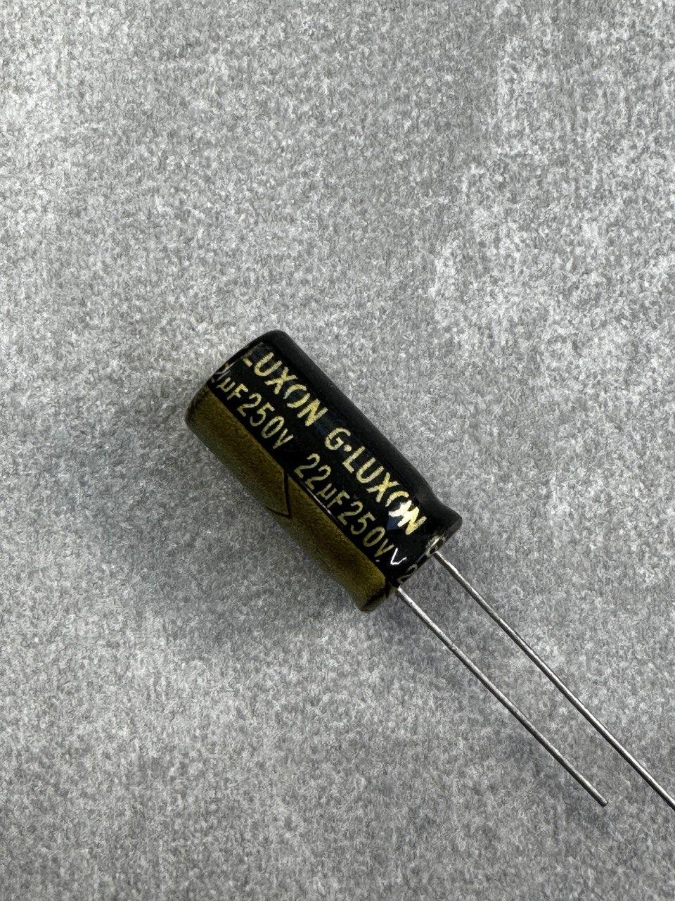 Конденсатор електролітичний 22мкФx 250В, 105°C, 10x20, фото 1