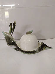 Икорница керамическая с ложкой и ножом Осётр 27см /без упаковки /