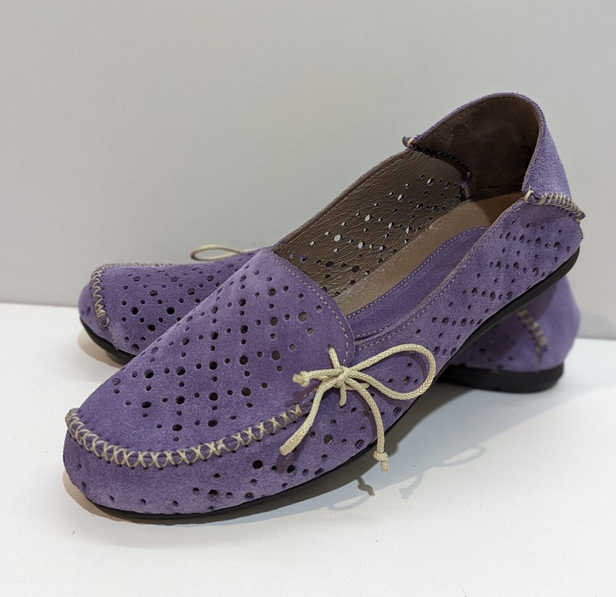 STTOPA Розміри 40-45. Мокасини великих розмірів на широку ногу з перфорацією шкіряні. 180-4045-1 Бузкові, фото 1