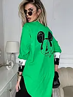 Женская демисезонная блузка зеленого цвета на пуговицах и удлиненная сзади