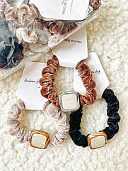 Резинки для волосся з брошкою велюр Ø 6 см Чорні та коричневі 12 шт./пач.