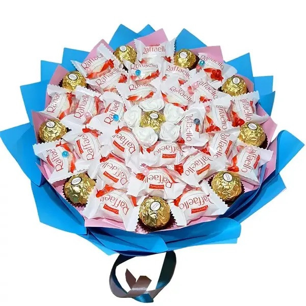 Букет з цукерок Raffaello і Ferrero Rosher в руку оригінальний подарунок блакитний