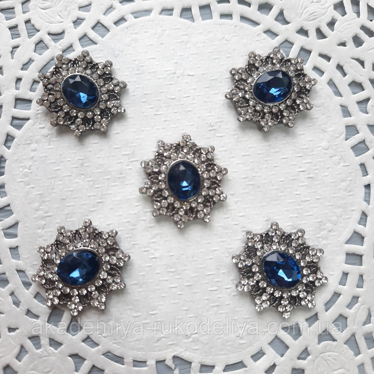 Металевий декор — Синій кристал у оправі з кристалами 2.3 на 2.5 см, фото 1