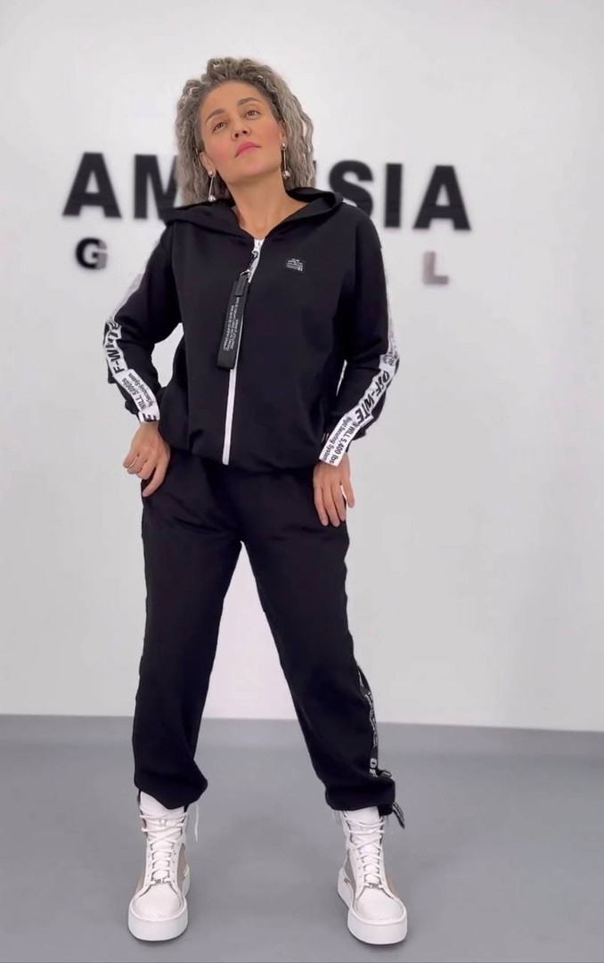 Жіночий спортивний костюм прогулянковий ; Світло: чорний; Розмір: 42-46 48-52 54-58