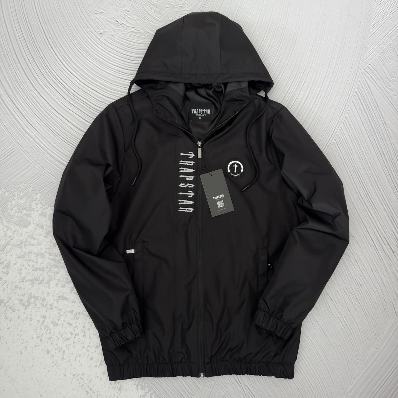 Куртка вітровка спортивна чоловіча TRAPSTAR чорна вітровка чоловіча з капюшоном легка на весну-осінь