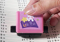 Тренажер математический "Деление", печатка ролик в кейсе с чернилами Розовый (sv3753pin)