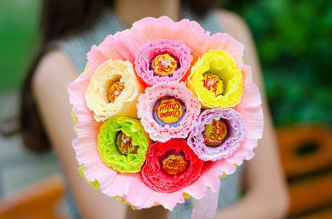 Яскравий букет з цукерок Чупа Чупс Chupa Chups (7 шт.) в руку солодкий подарунок, фото 1