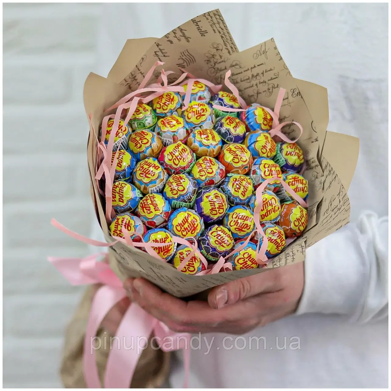 Букет з цукерок Чупа Чупс Chupa Chups (37 шт.) в руку оригінальний подарунок, фото 1