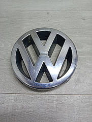 Емблема решітки радиатора Volkswagen Polo 9N. Поло. 1J5853601A.