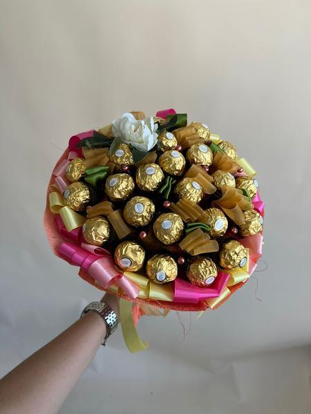 Букет з цукерок Ферреро Роше (25 шт.) Ferrero в руку оригінальний подарунок