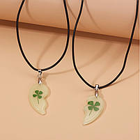 Парні кулони для закоханих у формі серця з 4-х листковою конюшиною. Кулон, що світиться в темряві для двох, фото 4