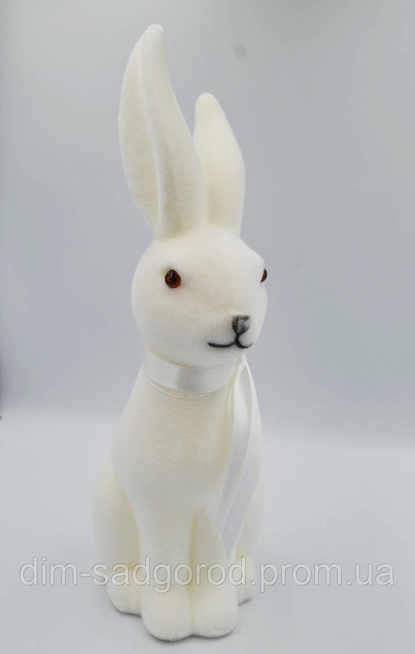 Великодня фігура кролик з бантом флок білий H23.5см