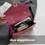 Жіноча класична сумка 3120-6585 через плече крос-боді на ланцюжку рептилія рожева, фото 8