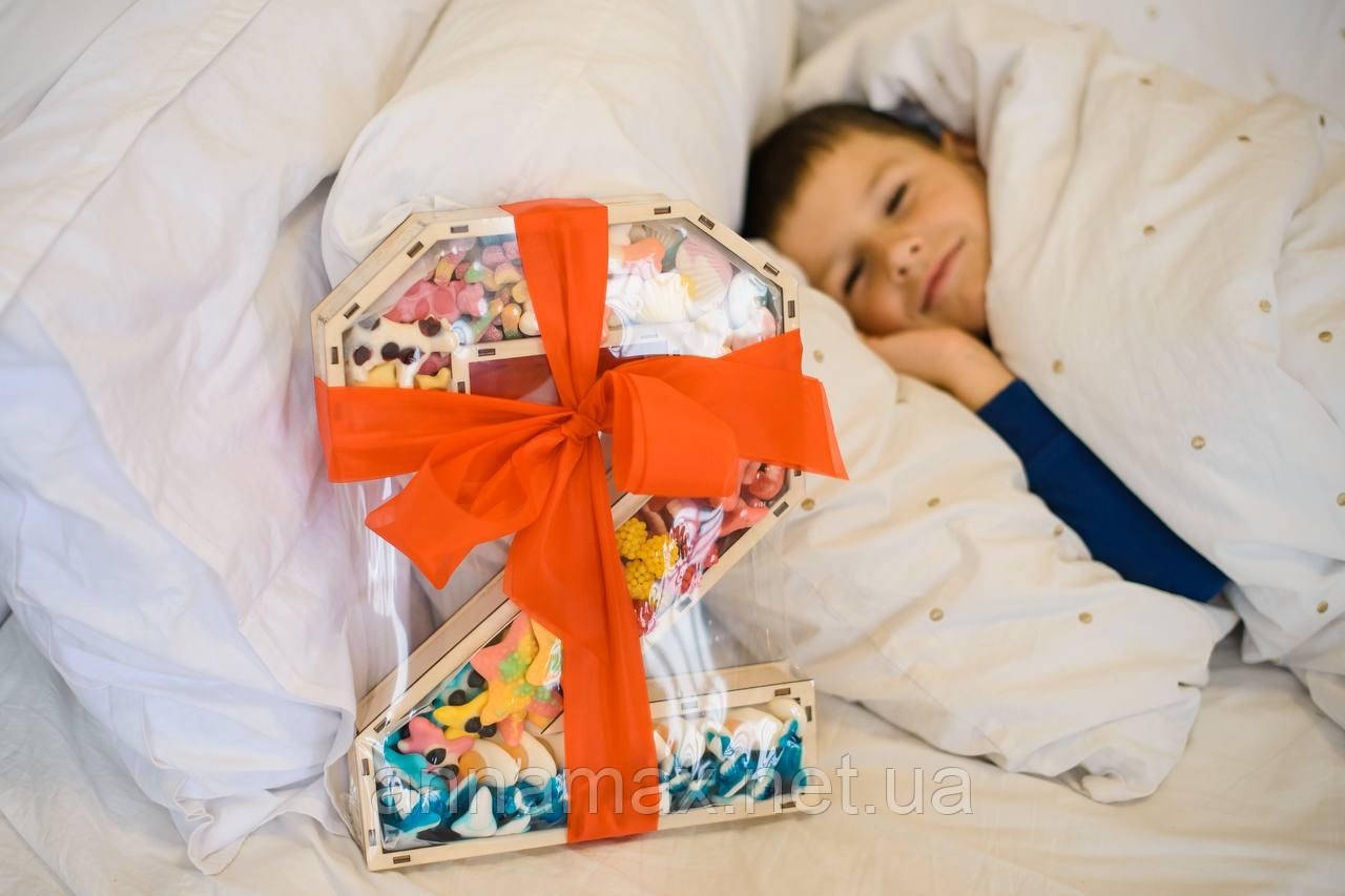 "ВАУ" подрунок у вигляді желейного набору "Цифра 2 VIP+"  /32*24*5/1550-1600 грам