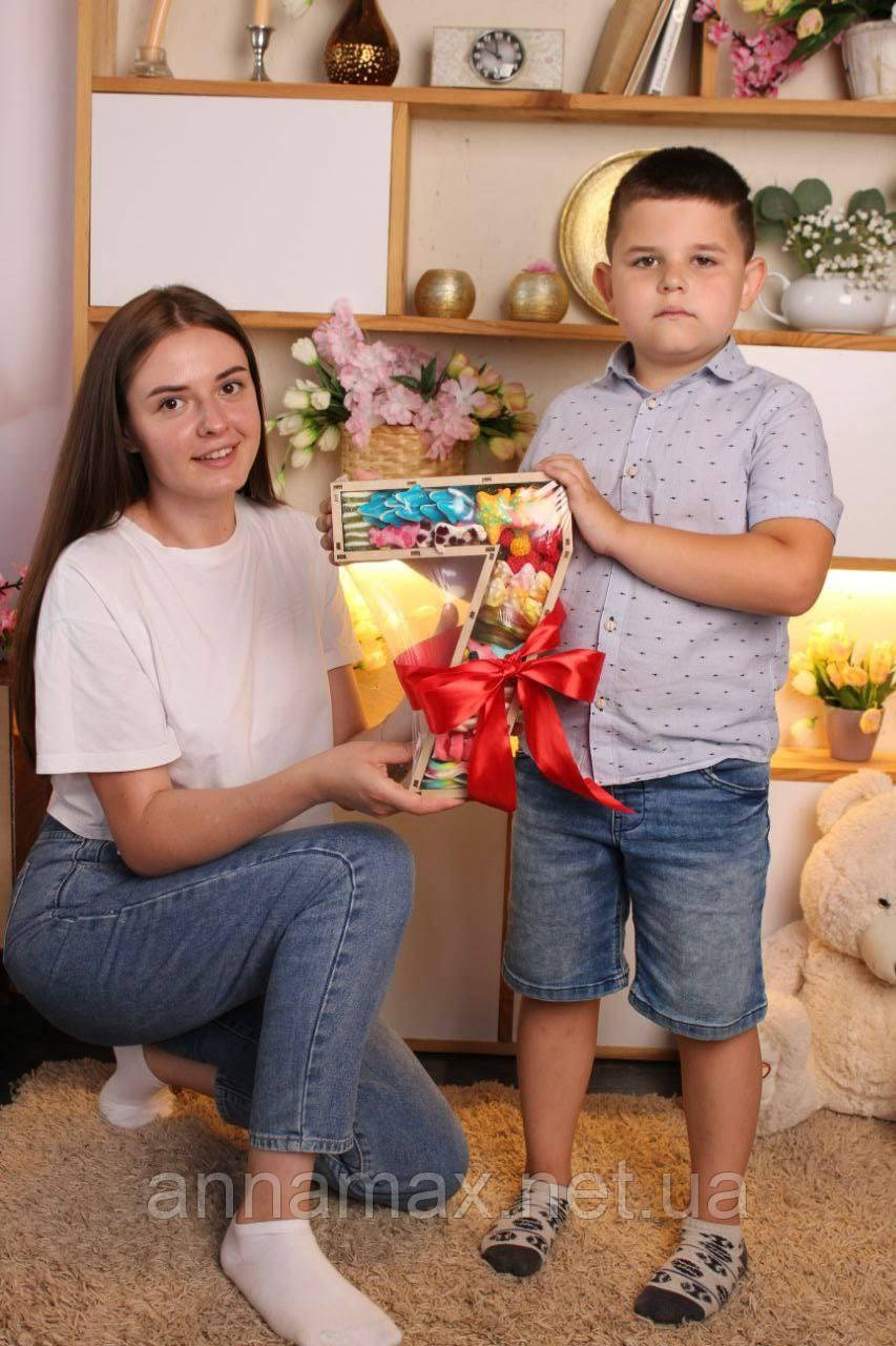 Вражаючий подарунок у вигляді желейного набору "Цифра 7 VIP+" /32*24*5/1550-1600 грамм