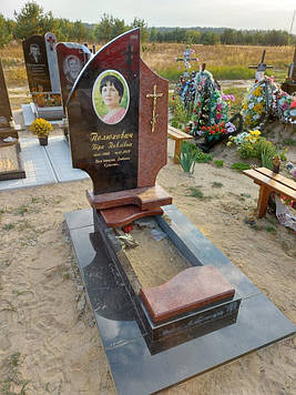 Комбінований пам’ятник на могилу з червоного та чорного граніту "Гранітна спадщина" 1000*2000