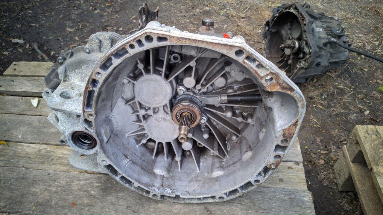 КПП 6-ст. Renault Trafic, Opel Vivaro 2.0, 2006-2014, 8200546200, PF6010 (Б/У)