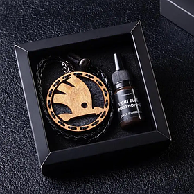 Ароматизатор в машину SKODA з світлого дерева, подарунок чоловікові