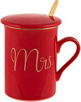 Кружка фарфоровая Coffee Prelude "Mrs" 380мл с крышкой и ложкой, красная BKA