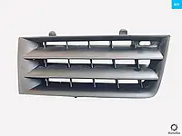 Накладка Решетка переднего бампера правая Renault Megane II 8200114157