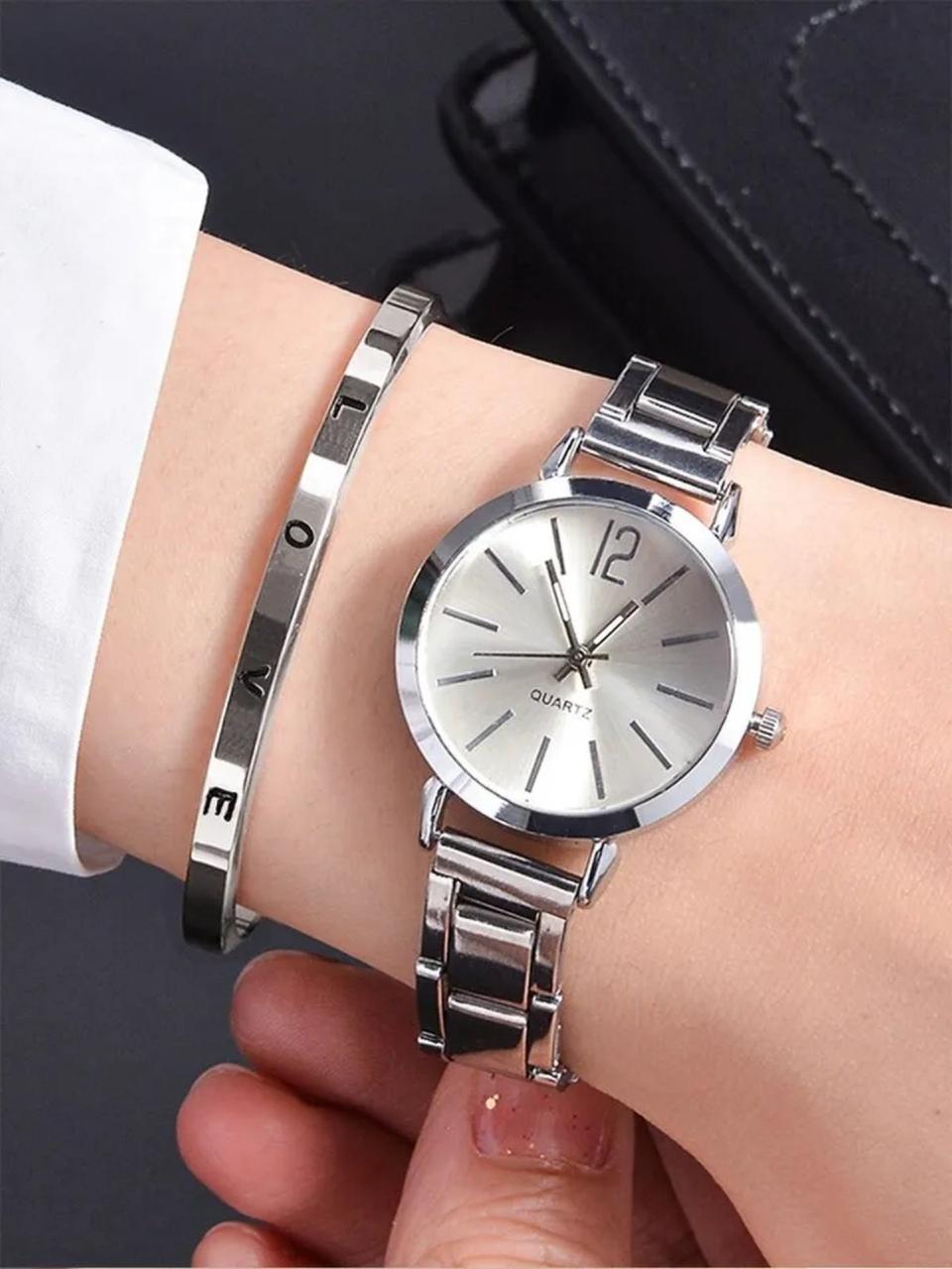 Сріблястий жіночий наручний годинник і браслет з написом LOVE. Кварцові стильні жіночі годинники.
