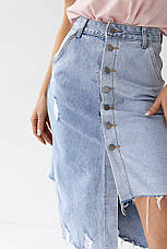 Джинсова спідниця на ґудзиках з асиметричним низом — джинс-колір, S (є розміри), фото 2