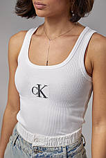 Жіноча майка в рубчик із паєтками та вишивкою CK — білий колір, M (є розміри), фото 2