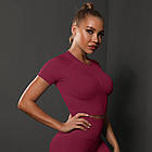 Жіночий фітнес-костюм двійка топ та шорти бордовий Комплект в зал шорти та кроп-топ з коротким рукавом, фото 7