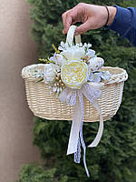 Корзина плетеная из белой лозы с декором. Арт:4090