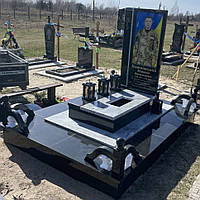 Памятники для военного из итальянского гранита на могилу 2100*2800