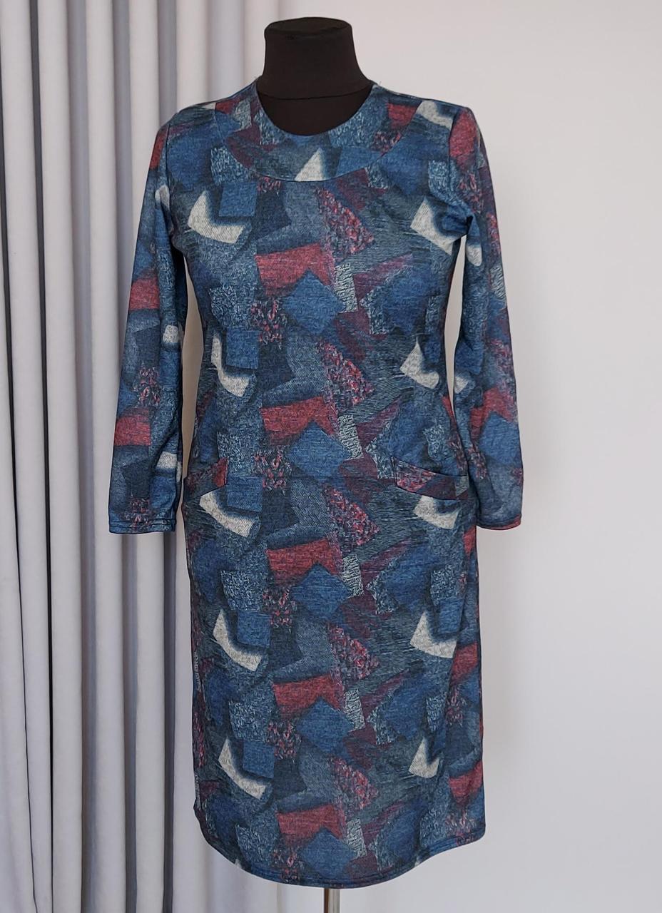 Плаття жіноче синього кольору з абстрактним принтом з 52 по 64 р