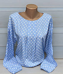 Жіноча блуза в блакитному кольорі з принтом і круглою горловиною розміри від 44 по 64