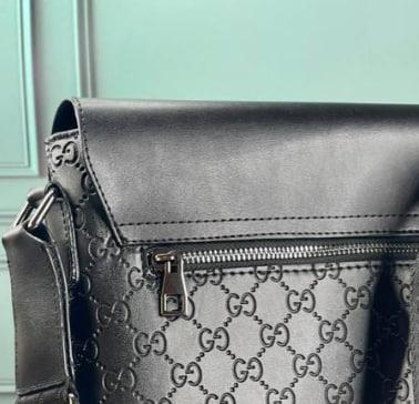 Мужская черная, стильная сумка месенджер через плече висококачественная PU-кожа. Под брендованый стиль COL - фото 1 - id-p2152414171