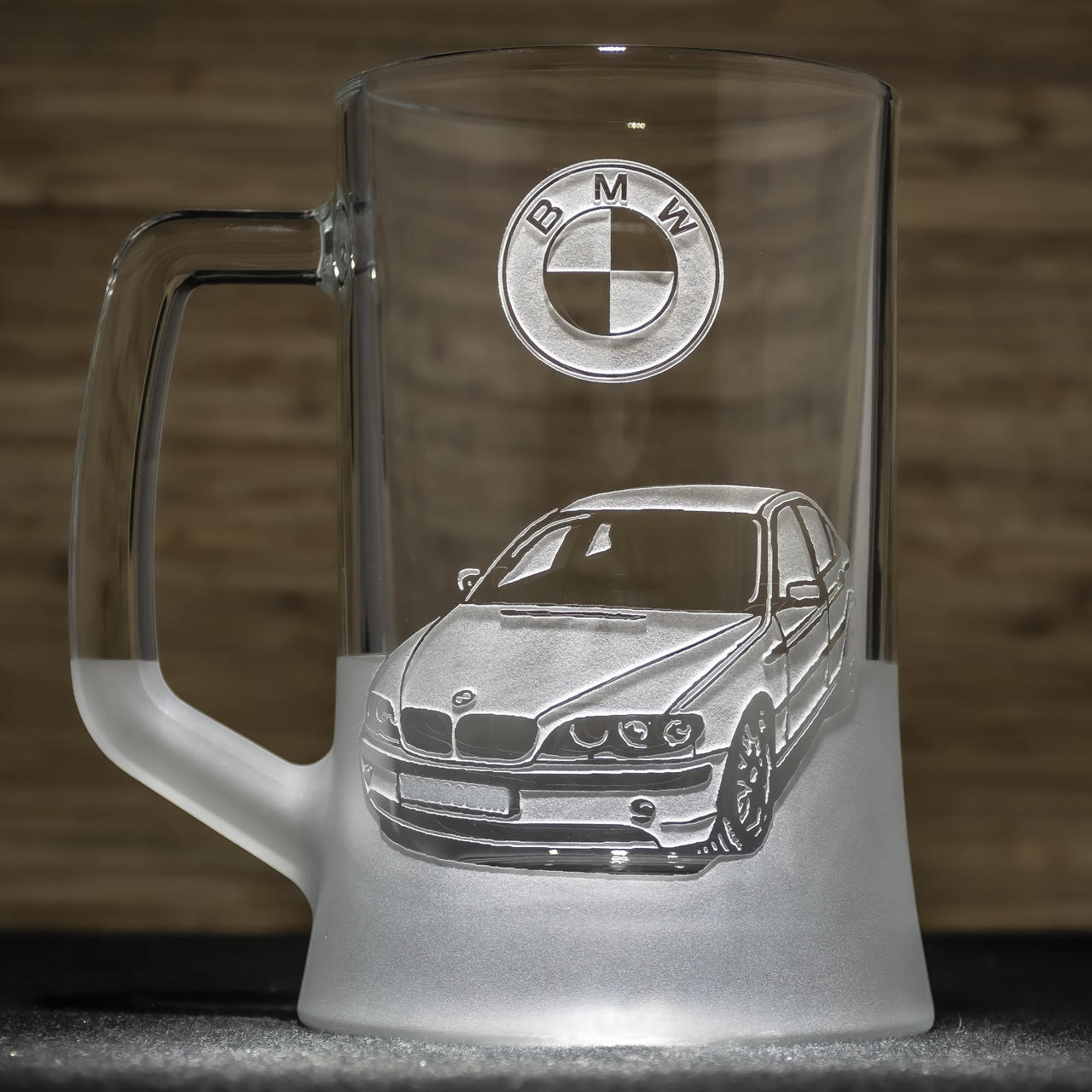 Пивний келих з гравіюванням автомобіля BMW E46 - подарунок для автомобіліста